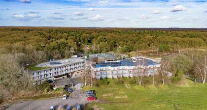 Scenic & Serene Rooms: Pool, Sauna, and Trails Just Steps Away - 2 Units