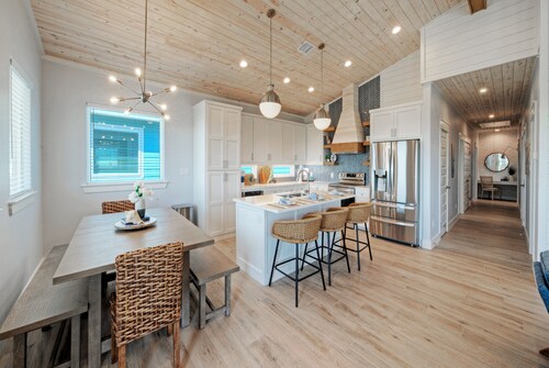 Coastal Retreat w/ Pool, Firepit, BBQ & Outdoor TV Lounge | Deja Blue