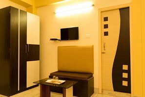 Desk, free WiFi - Golden Plaza Guest House - Kolkata (Kolkata)