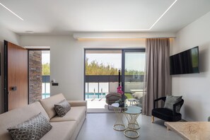 Smart TV - VillaSaints I - Pool & BBQ, Walk to Beach (Chania)