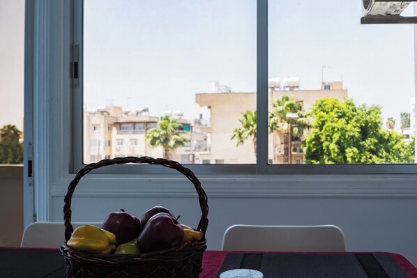 Comfort Apartment | In-room dining - Cosy & Central Larnaca Suite (Larnaca)