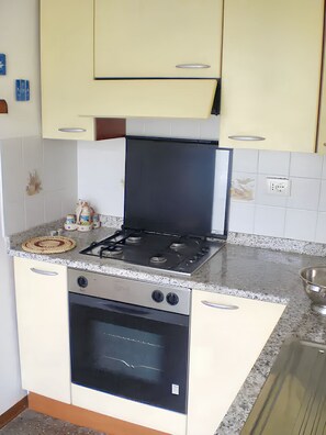 Private kitchen - Homerez - Apartment in Corniglia, air-conditioned (Corniglia)