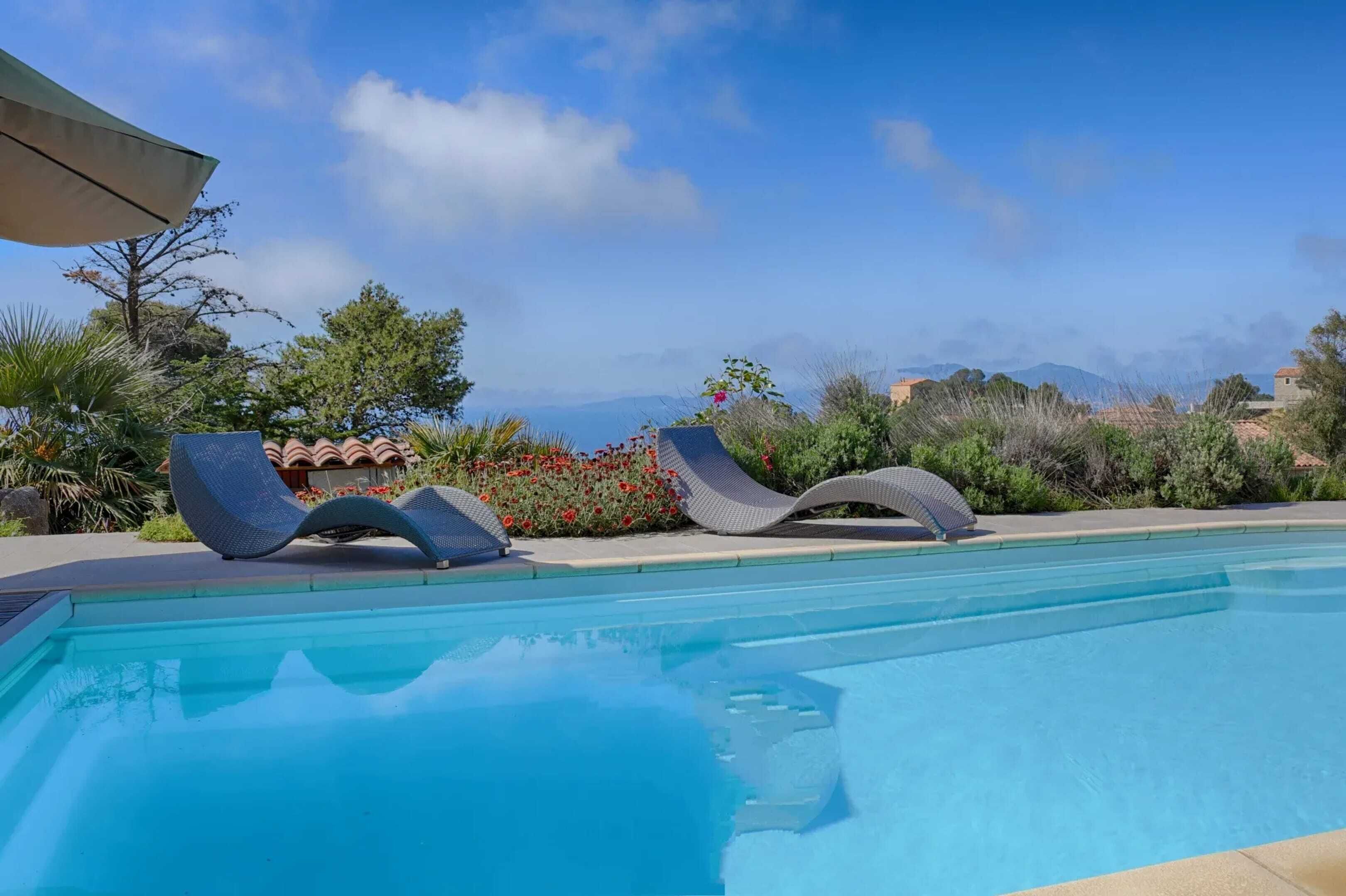 Vue sur piscine