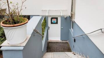 Enceinte de lâhĂ©bergement