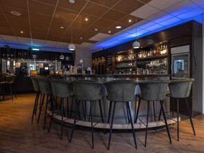 Bar (on property) - Quaint Room in the Woods w/ Terrace Overlooking Forest – Romantic Spot (Putten)