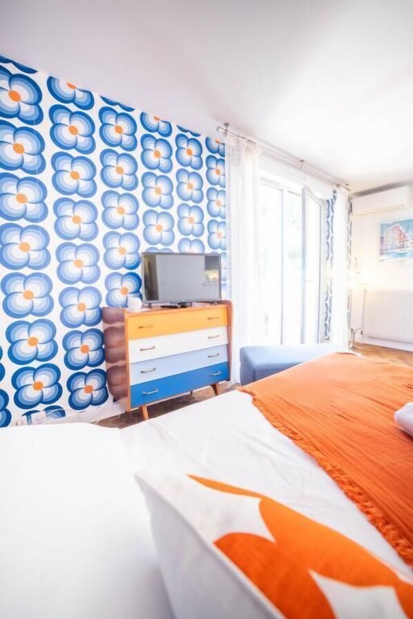 1 slaapkamer, een strijkplank/strijkijzer, gratis wifi, beddengoed