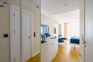 Iron/ironing board, WiFi, bed sheets, wheelchair access