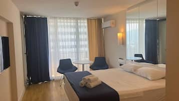 Iron/ironing board, WiFi, bed sheets, wheelchair access