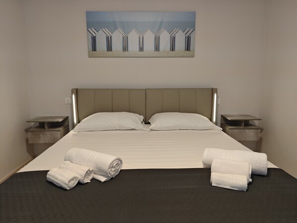 1 bedroom, WiFi, bed sheets