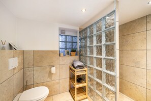 Shower, free toiletries, hair dryer, towels