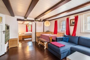 Televisión y chimenea 