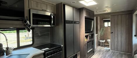 Refrigerador, microondas, horno y parrilla de estufa