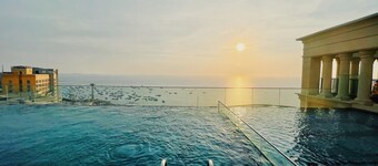 We Young Apartments by HOFs - Fireworks & Ocean view