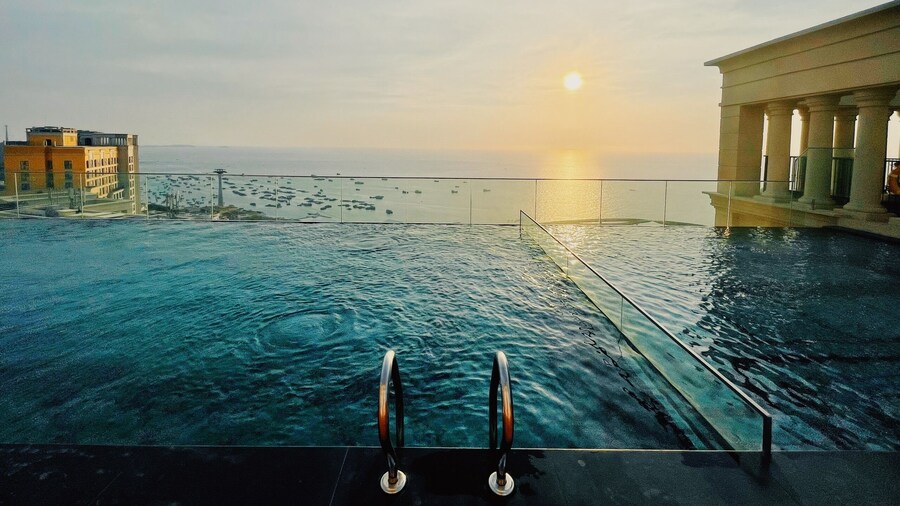 We Young Apartments by HOFs - Fireworks & Ocean view