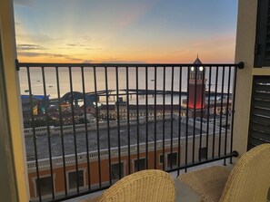 Habitación, 2 habitaciones, vistas al mar | Minibar, escritorio, sistema de insonorización y wifi gratis