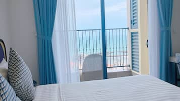 Kamar, 2 kamar tidur, pemandangan laut | Minibar, meja kerja, kedap suara, dan Wi-Fi gratis