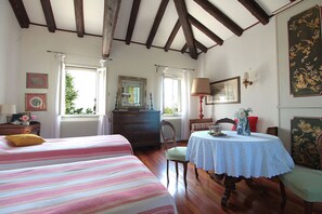 2 bedrooms, travel cot, free WiFi