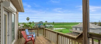 Fishermanâs Dream: Canal Front Home & Views