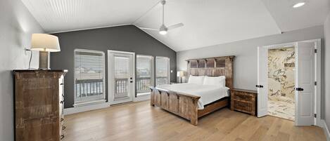 5 bedrooms, desk, iron/ironing board, travel crib