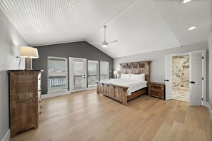 5 bedrooms, desk, iron/ironing board, travel cot