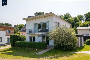 Unclassified image, 2 of 31, button