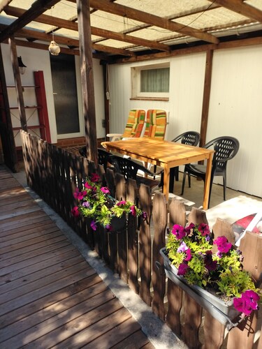 Ferienhaus 'Haus Im Grünen' mit privater Terrasse, Gemeinschaftsgarten und Wi-Fi