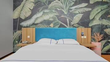 Family Single Room | Blackout drapes, iron/ironing board, free WiFi