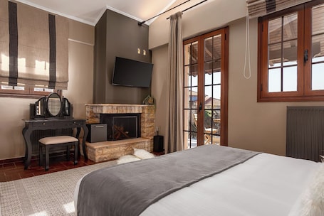 1 bedroom, iron/ironing board, WiFi, bed sheets. Mirada by GM Luxury Suites