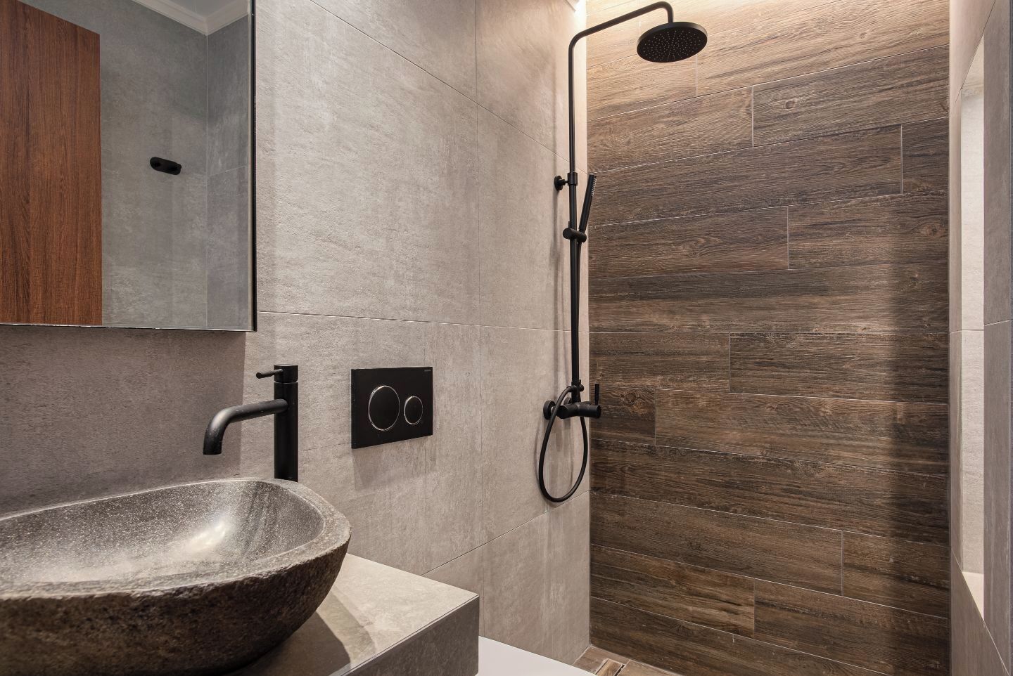 Ducha, secador de pelo, toallas, jabón