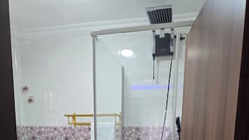 Toallas, jabón, papel de baño