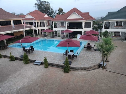 6-bedroom villa near Kisumu Airport along Riat Hills.