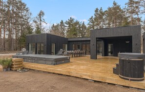 Outdoor dining - Amazing home in Ebeltoft with sauna (Ebeltoft)