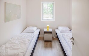 6 bedrooms, iron/ironing board, travel cot, free WiFi