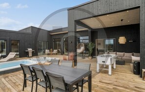 تناول الطعام بالخارج