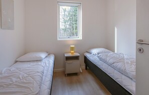 6 bedrooms, iron/ironing board, travel cot, free WiFi