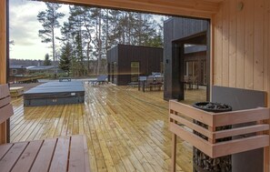 Outdoor dining - Amazing home in Ebeltoft with sauna (Ebeltoft)