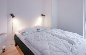 6 bedrooms, iron/ironing board, travel crib, free WiFi - Amazing home in Ebeltoft with sauna (Ebeltoft)