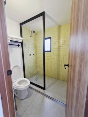 Hårtørrer, håndklæder, Sæbe, Toiletpapir