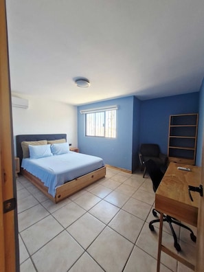 2 habitaciones, tabla de planchar con plancha, wifi y ropa de cama 