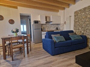 Smart TV, books - Between Mountains and Lake, Apartment in old mansion from 1800 on Lake Como (Ballabio)