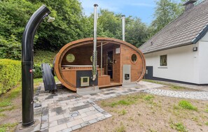 Outdoor spa tub - Amazing home in Kirchheim with sauna (Kirchheim)