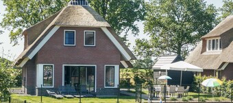 4 bedroom amazing home in Idskenhuizen