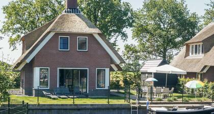 4 bedroom amazing home in Idskenhuizen