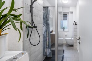 Douche, serviettes fournies