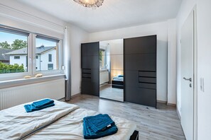 2 slaapkamers, een strijkplank/strijkijzer, wifi, beddengoed