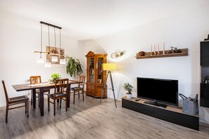 Dining - Apartment 'Kleine Auszeit' with Private Terrace and Private Garden (Bad Schmiedeberg)
