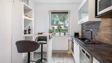 Fridge, microwave, oven, stovetop