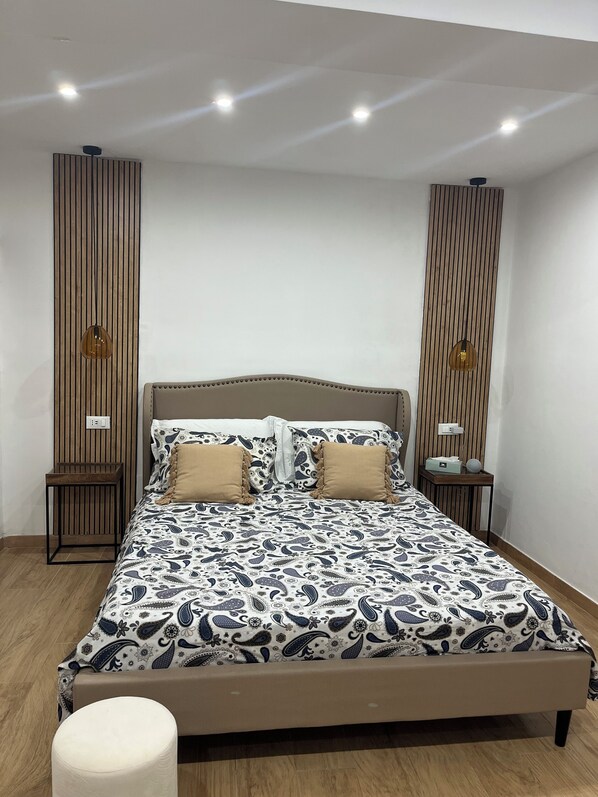 1 habitación, tabla de planchar con plancha, wifi y ropa de cama 