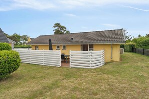 Property grounds - Apartment in Snogebæk near the beach (Nexø)