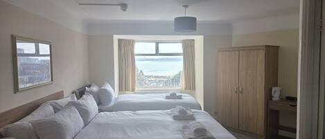 1 habitación, escritorio, tabla de planchar con plancha y wifi gratis